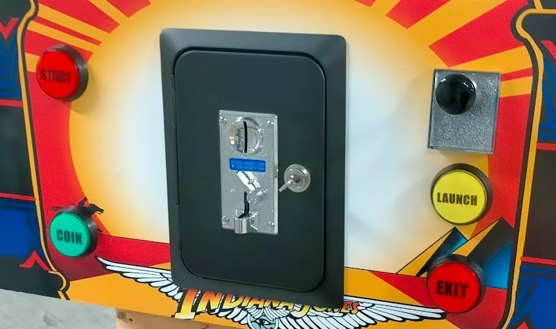 The front control buttons of the virtual pinball machine.